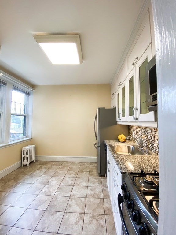 31 Winslow Road, Unit 2 Brookline, MA 02446 - Photo 8 of 13