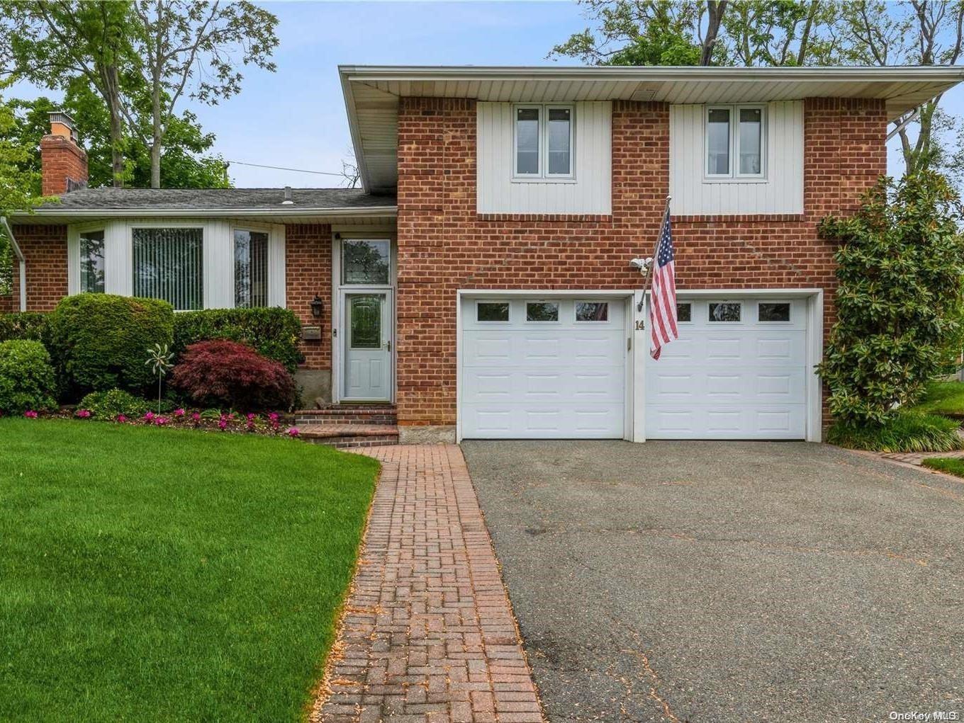 14 Devonshire Court Plainview, NY 11803 - Photo 1 of 1