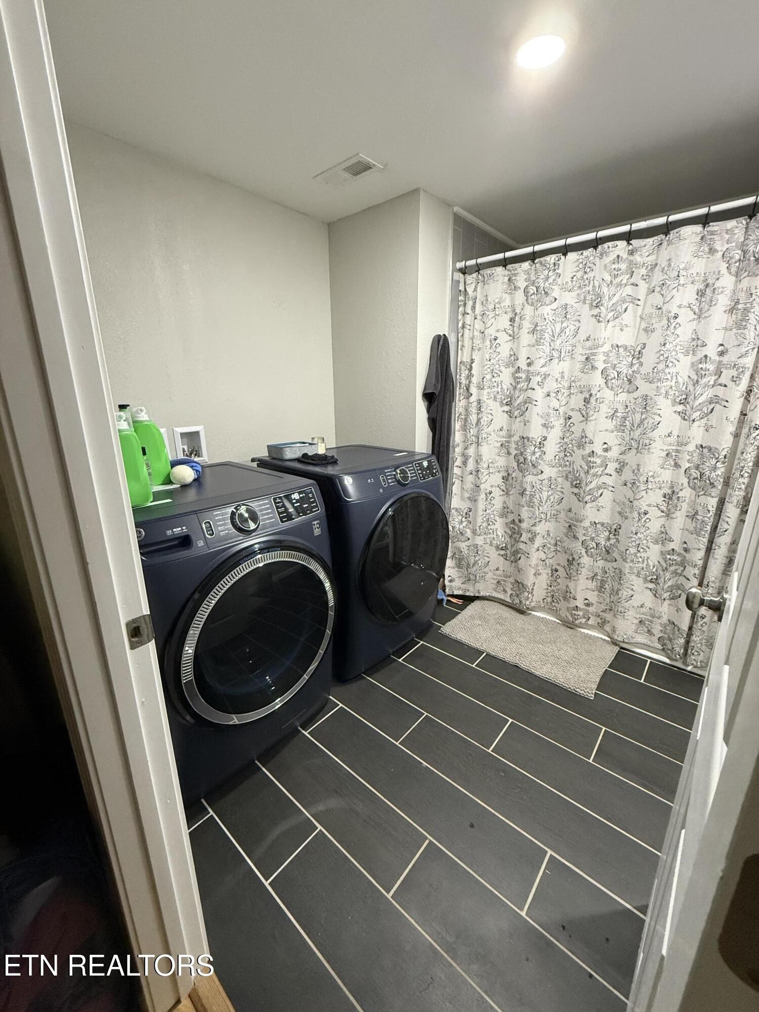 309 Hobson Road Kingston, TN 37763 - Photo 5 of 12 a utility room with dryer and washer