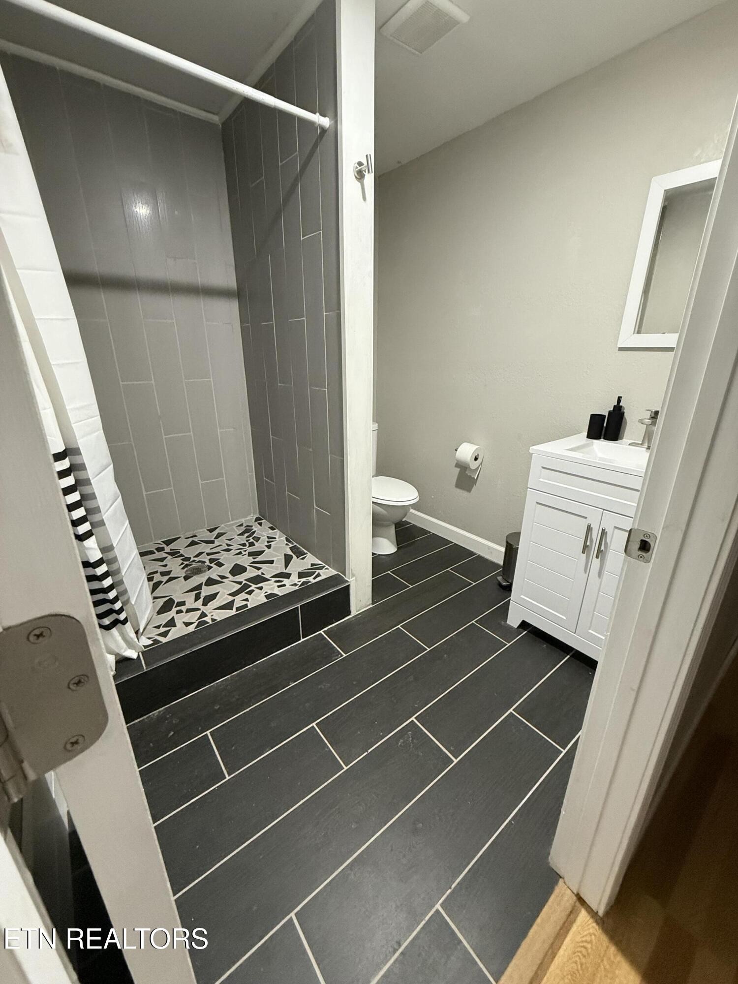 309 Hobson Road Kingston, TN 37763 - Photo 7 of 12 a bathroom with a toilet a sink and a mirror