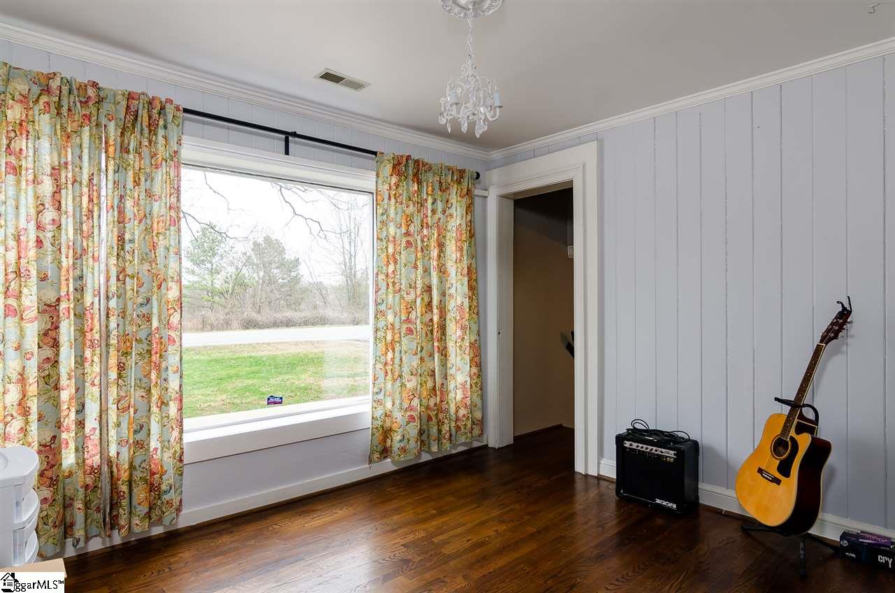 1311 Welcome Road Williamston, SC 29697 - Photo 18 of 25 Chandelier does not convey