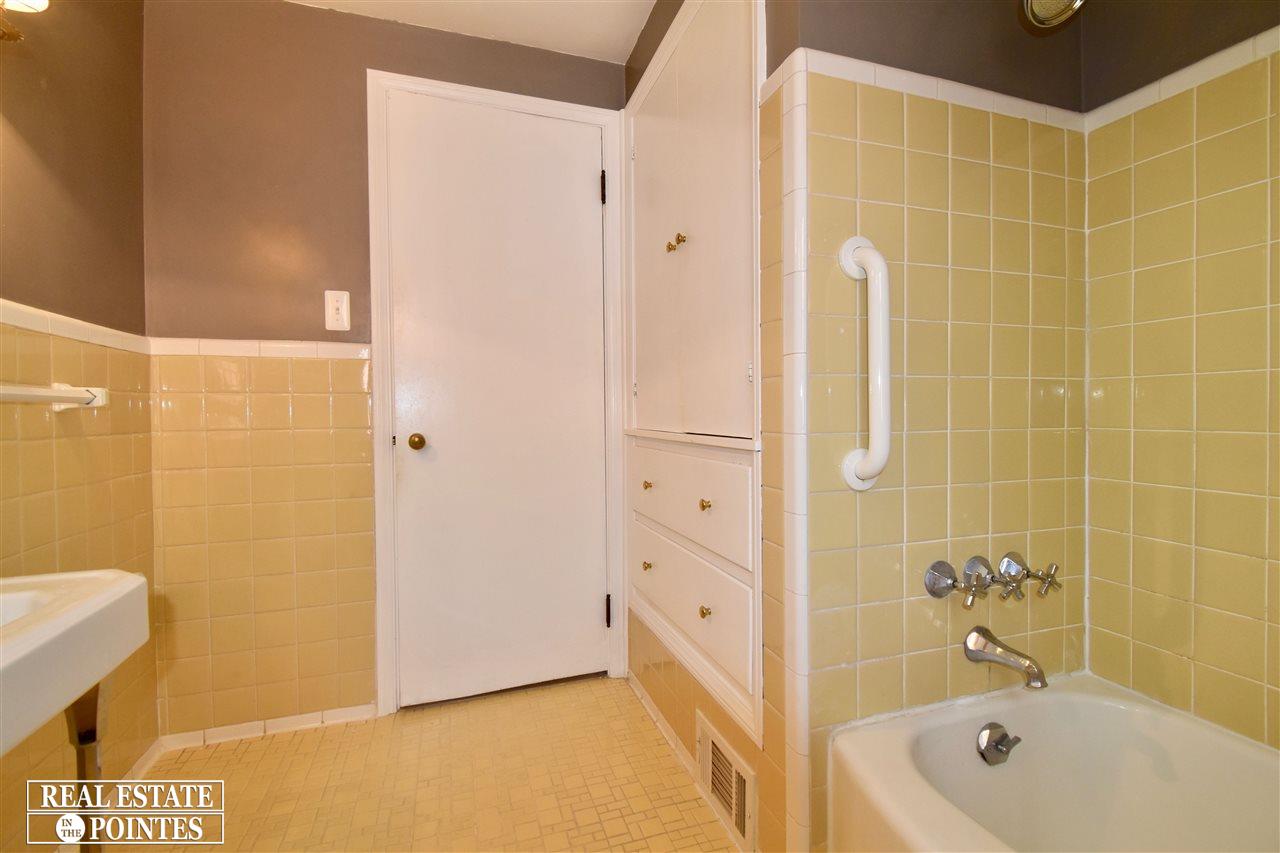 1699 Severn Road Grosse Pointe Woods, MI 48236 - Photo 27 of 28