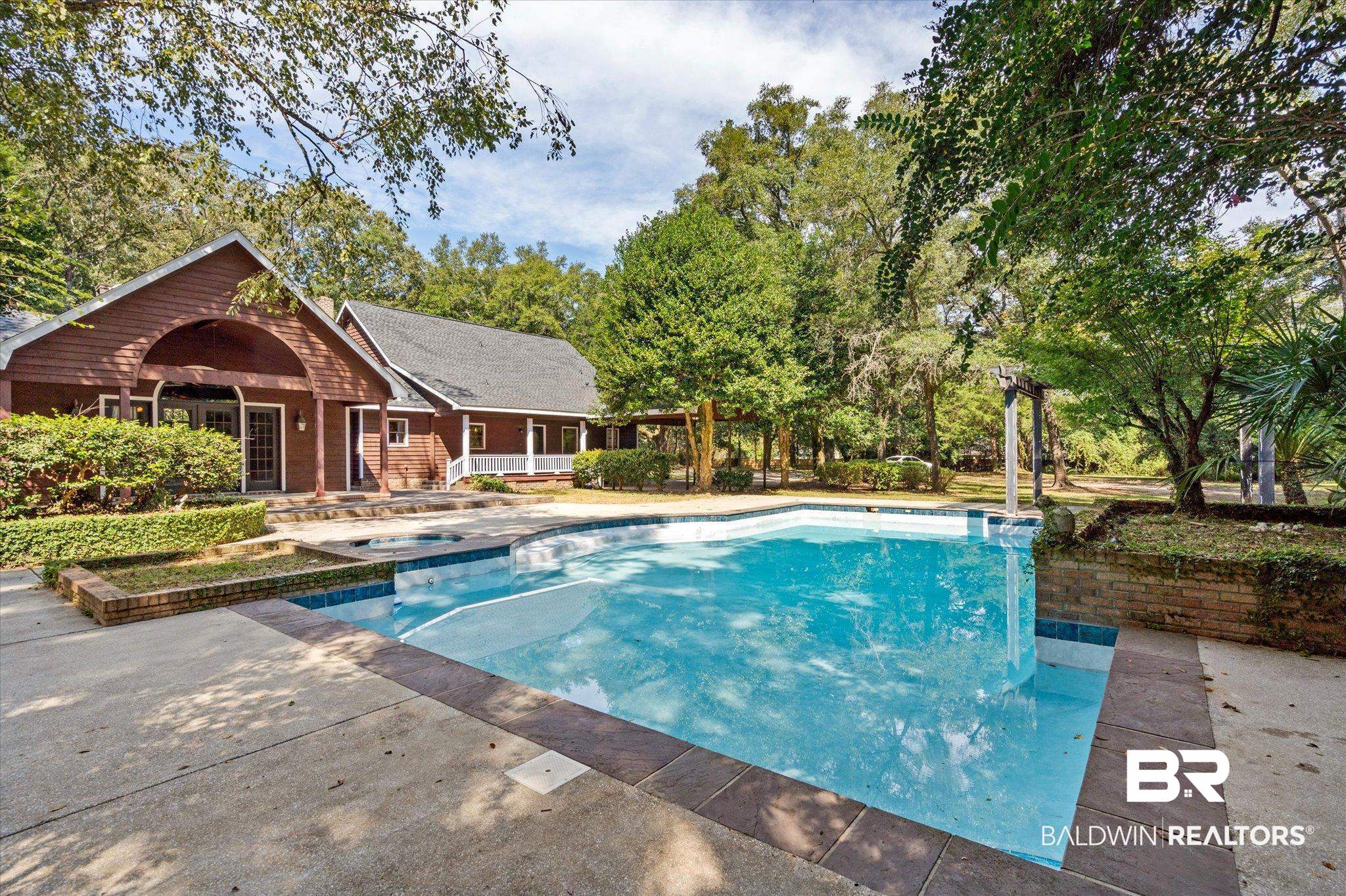 5813 Helen Street Mobile, AL 36618 - Photo 2 of 43