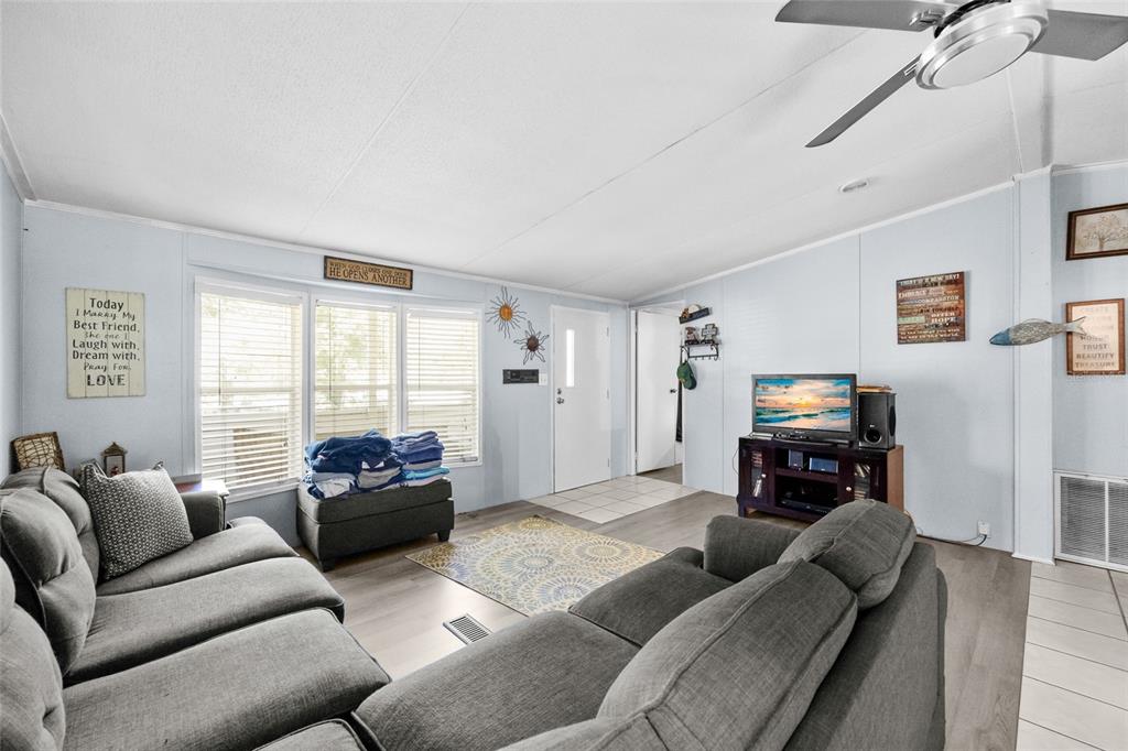 4140 Northwest 31st Avenue Bell, FL 32619 - Photo 3 of 19