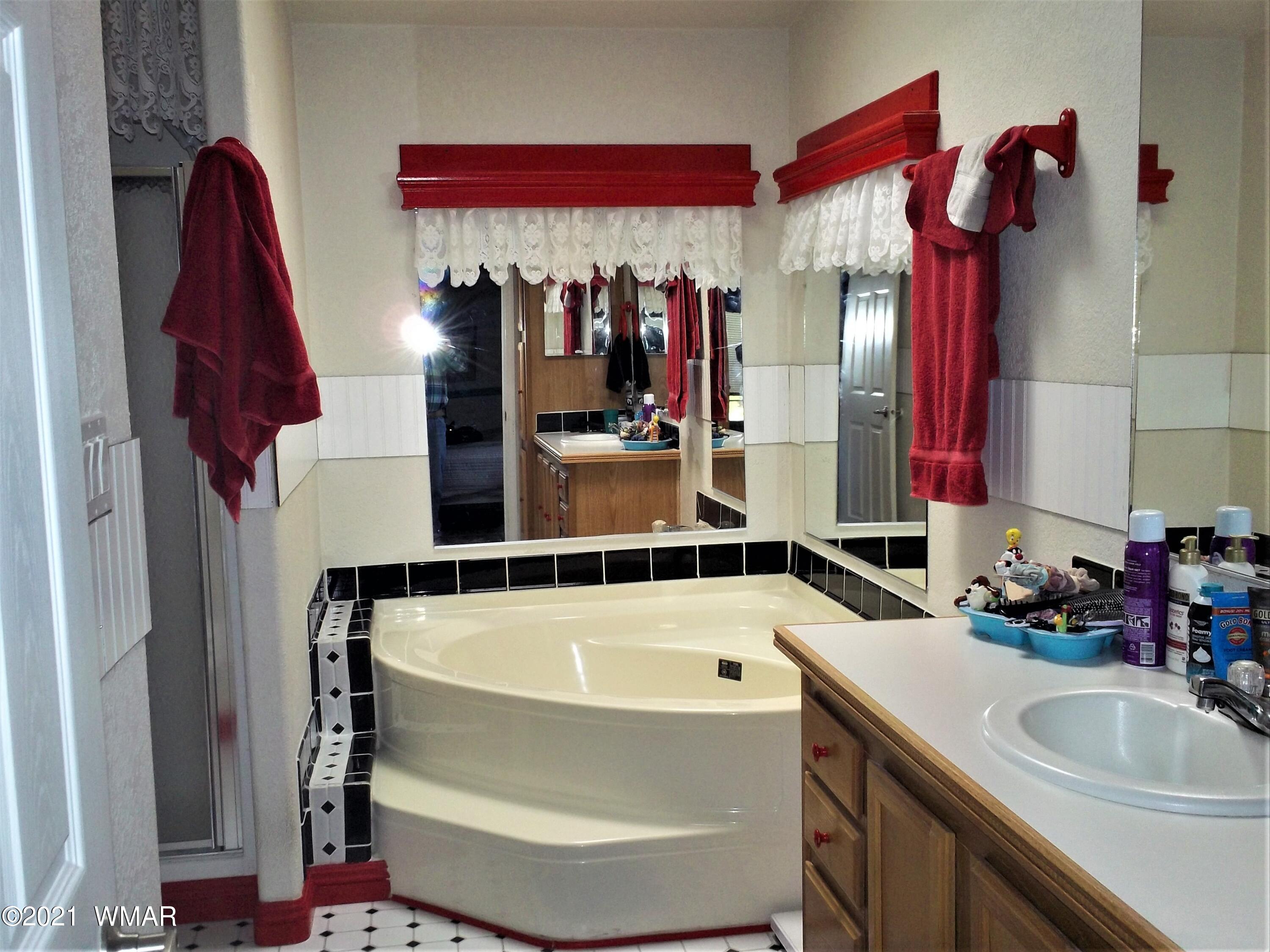 6 N3097 Vernon, AZ 85940 - Photo 29 of 40 a bathroom with a bathtub and a sink