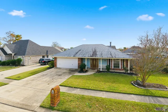 $245,000 | 328 North Canterbury Drive, Laplace, LA 70068