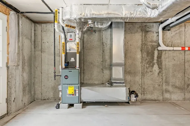 $640,000 | 181 Tarkiln Hill Pl., New Bedford, MA 02745