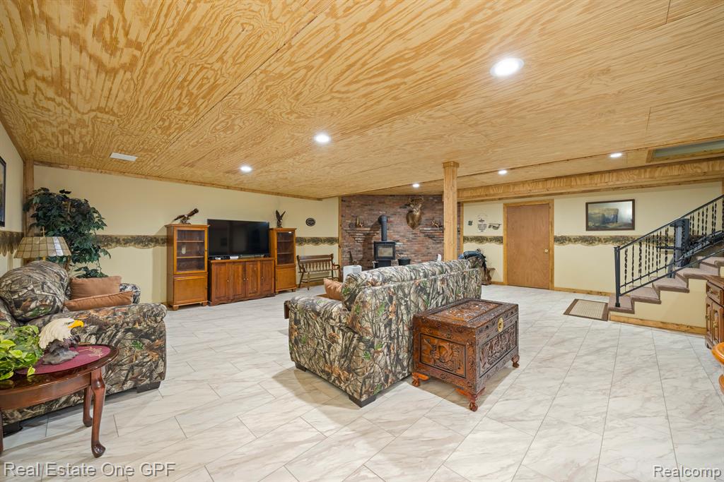 8077 Avoca Road Avoca, MI 48006 - Photo 32 of 65