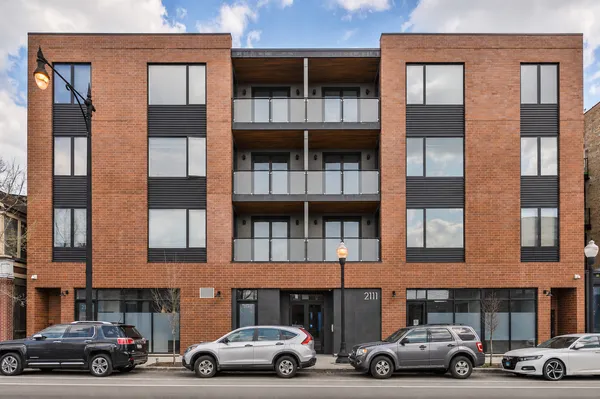 $2,995 | 2111 South Halsted Street, Unit 202, Chicago, IL 60608