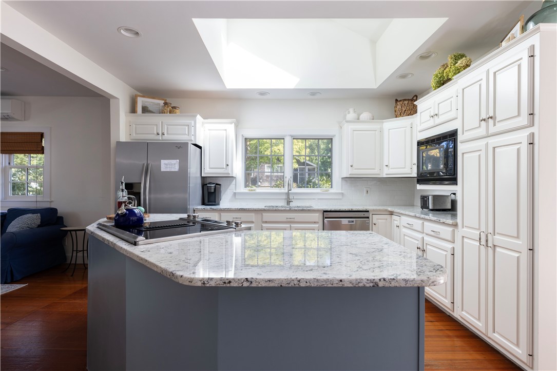 135 Longfellow Road Jamestown, RI 02835 - Photo 14 of 40