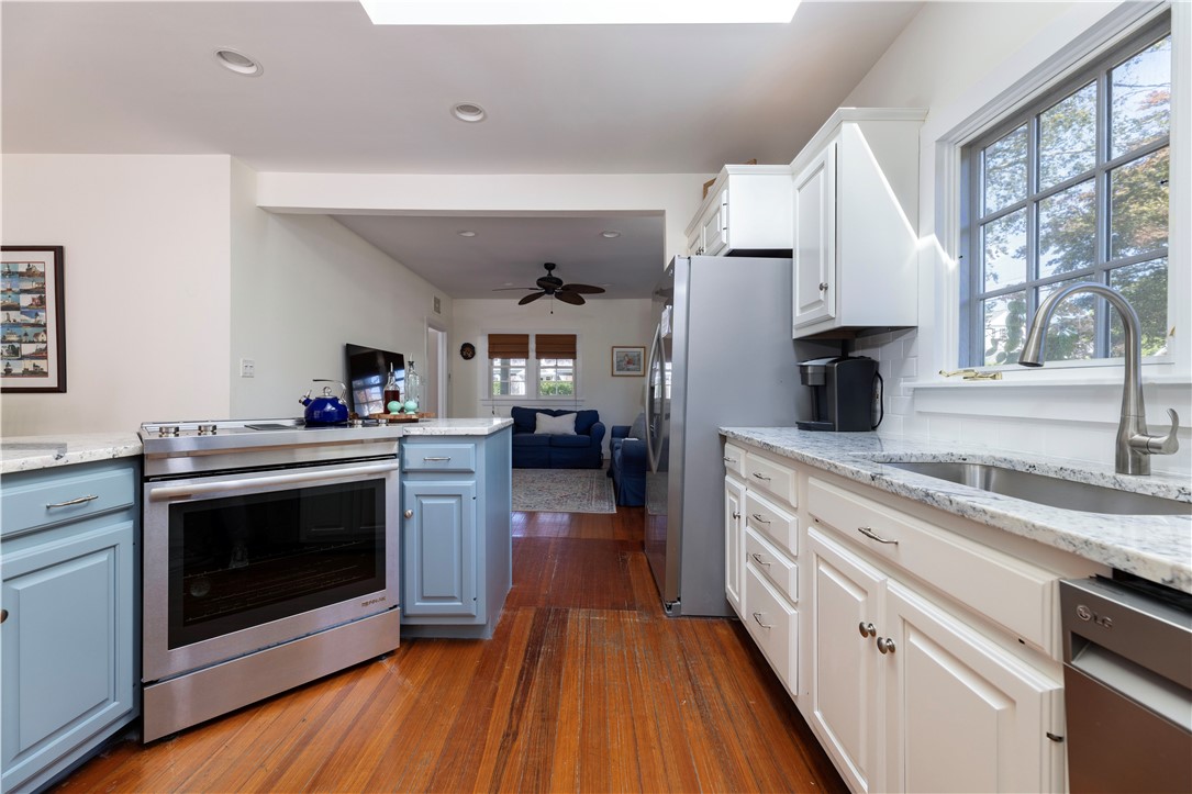 135 Longfellow Road Jamestown, RI 02835 - Photo 15 of 40