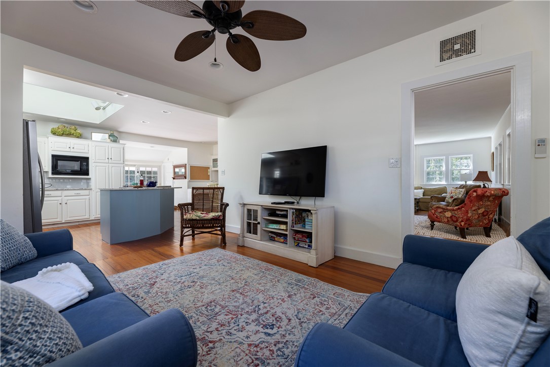 135 Longfellow Road Jamestown, RI 02835 - Photo 18 of 40