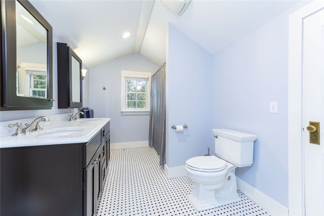 135 Longfellow Road Jamestown, RI 02835 - Photo 25 of 40