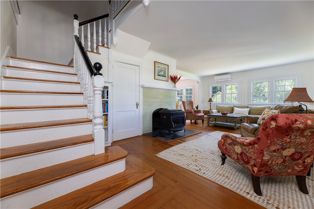 135 Longfellow Road Jamestown, RI 02835 - Photo 3 of 40