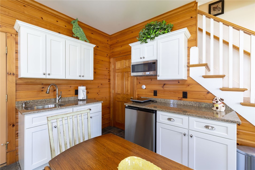 135 Longfellow Road Jamestown, RI 02835 - Photo 32 of 40