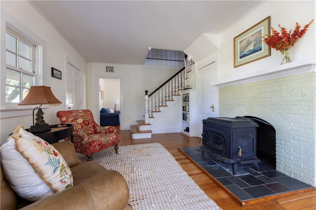 135 Longfellow Road Jamestown, RI 02835 - Photo 4 of 40