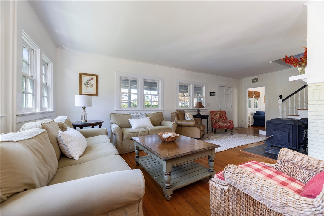 135 Longfellow Road Jamestown, RI 02835 - Photo 5 of 40