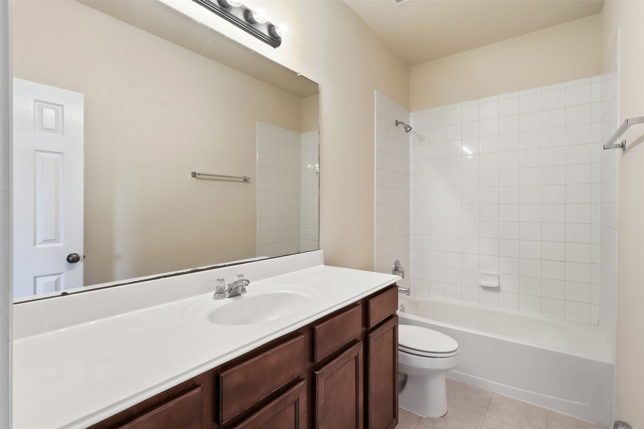 1911 Vale Brook Drive Spring, TX 77373 - Photo 21 of 27 Bathroom for the secondary bedroom(s).