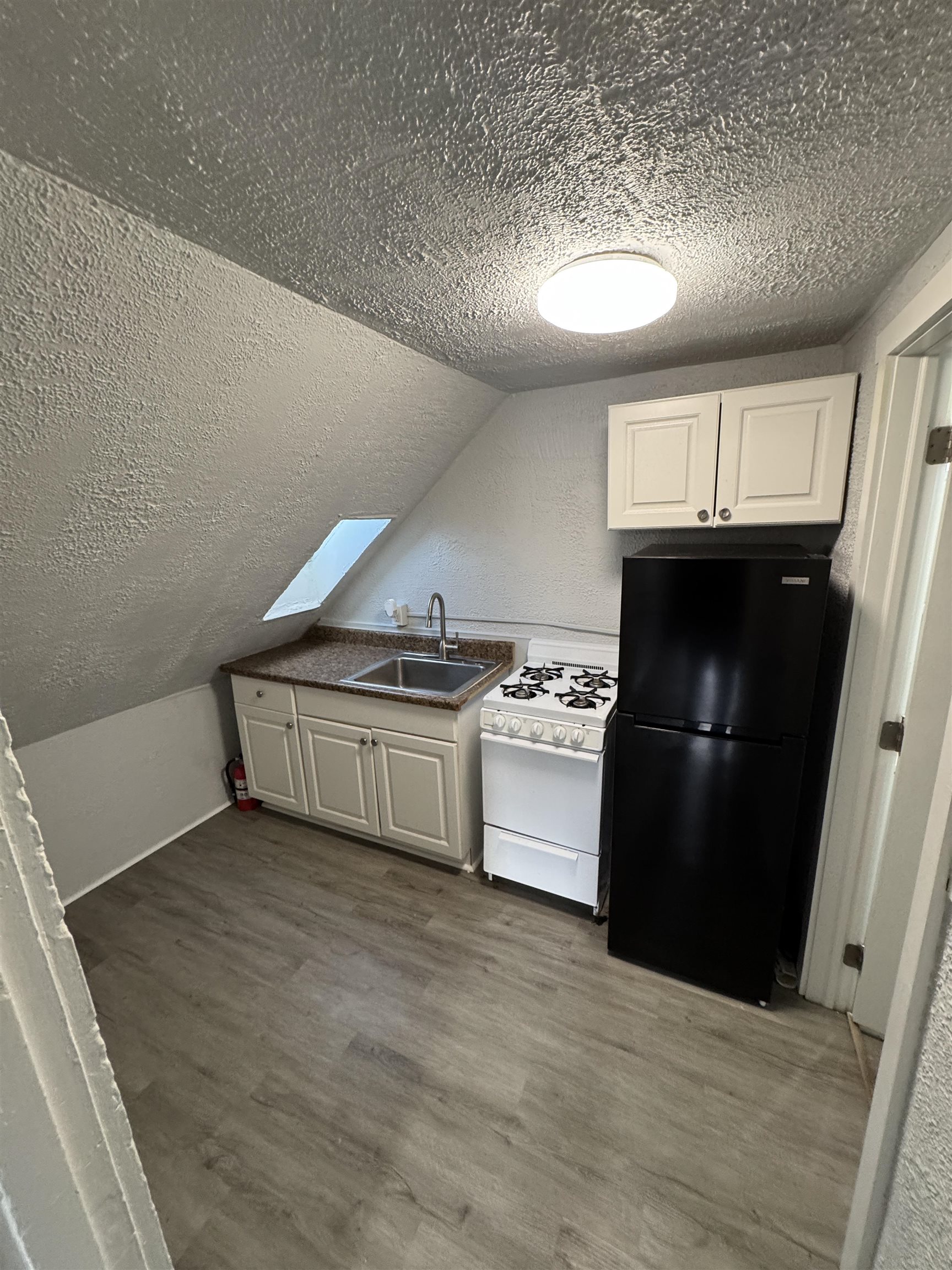 30 Ledge Street, Unit 7 Nashua, NH 03060 - Photo 3 of 8