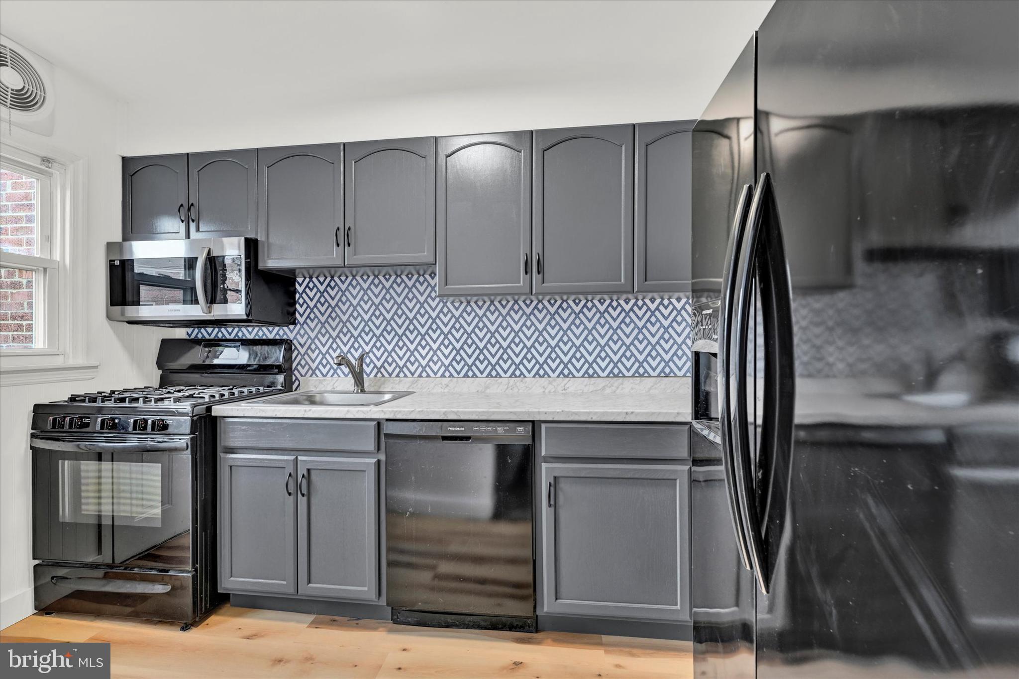 712 Arncliffe Road Essex, MD 21221 - Photo 7 of 20 black appliances, lvp, new backsplash