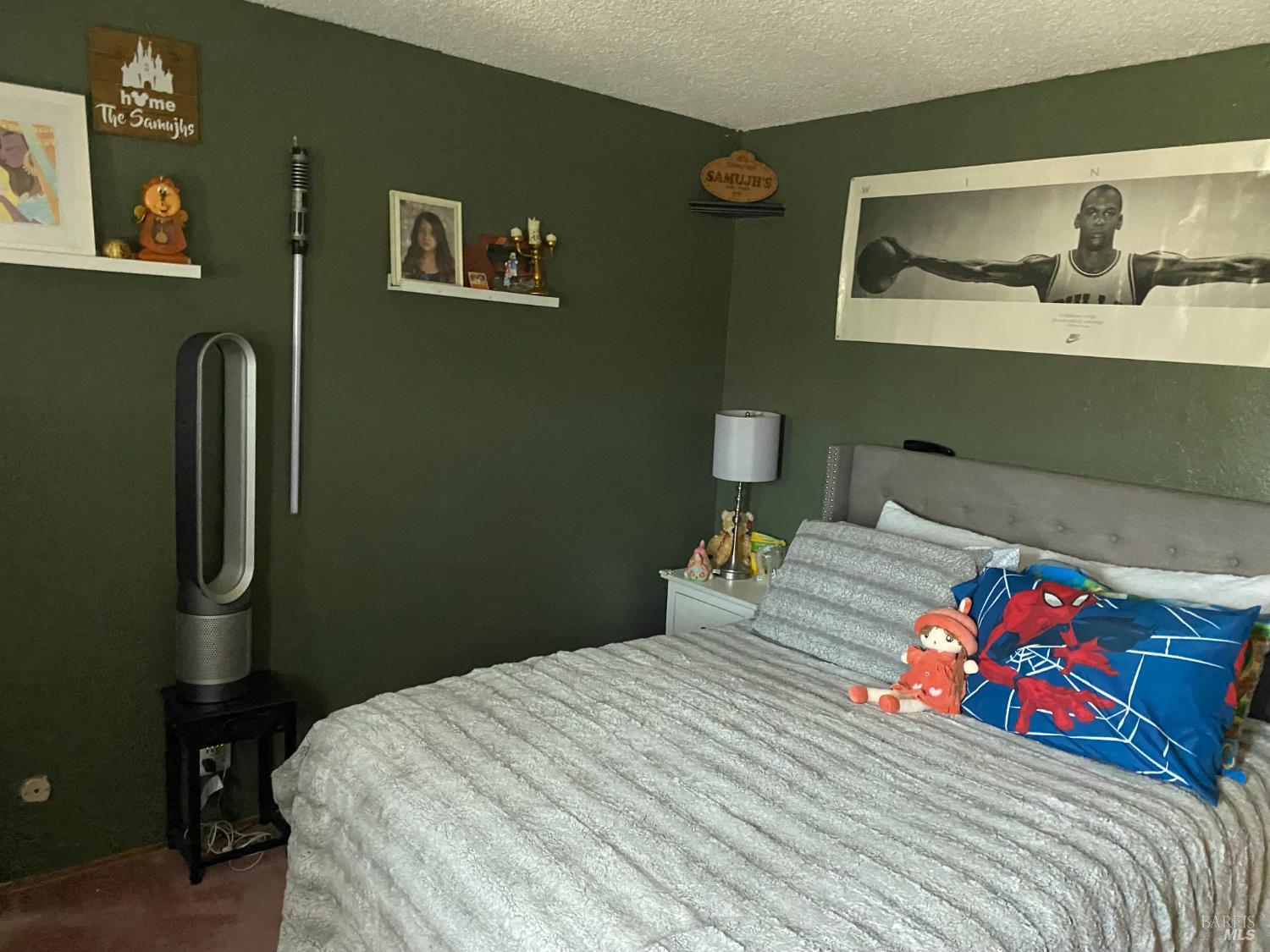 118 Hydrangea Court Vallejo, CA 94591 - Photo 15 of 21 a bedroom with a bed and painting on the wall