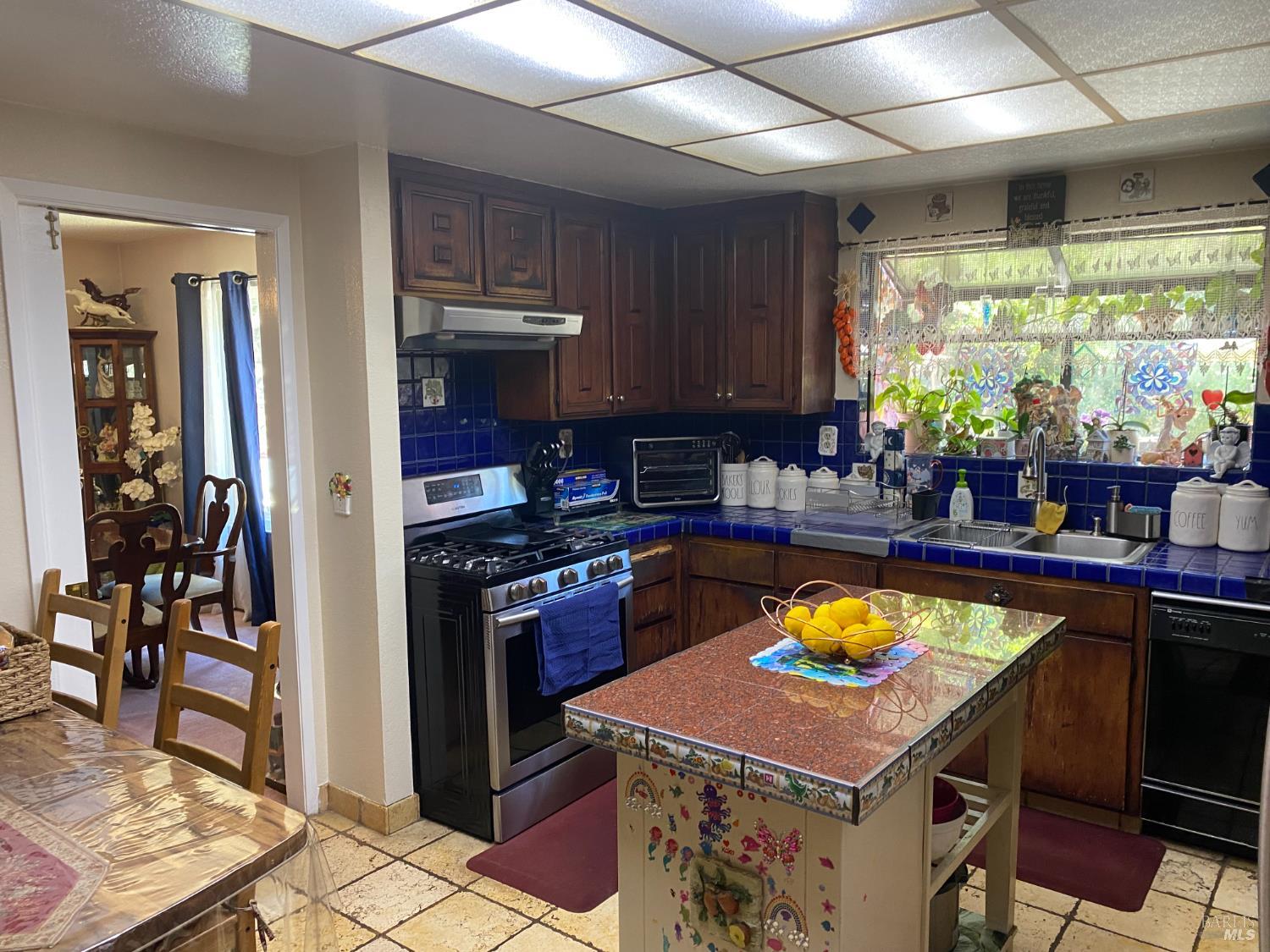 118 Hydrangea Court Vallejo, CA 94591 - Photo 10 of 21 a kitchen with a stove a sink and a refrigerator