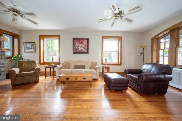 $649,900 | 457 Penn Avenue, Drexel Hill, PA 19026