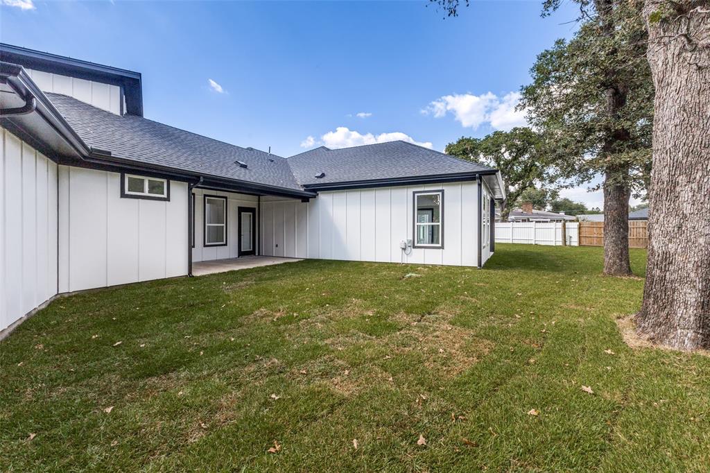 18508 Hickory Circle Kemp, TX 75143 - Photo 6 of 27 a backyard of a house with large trees and garage