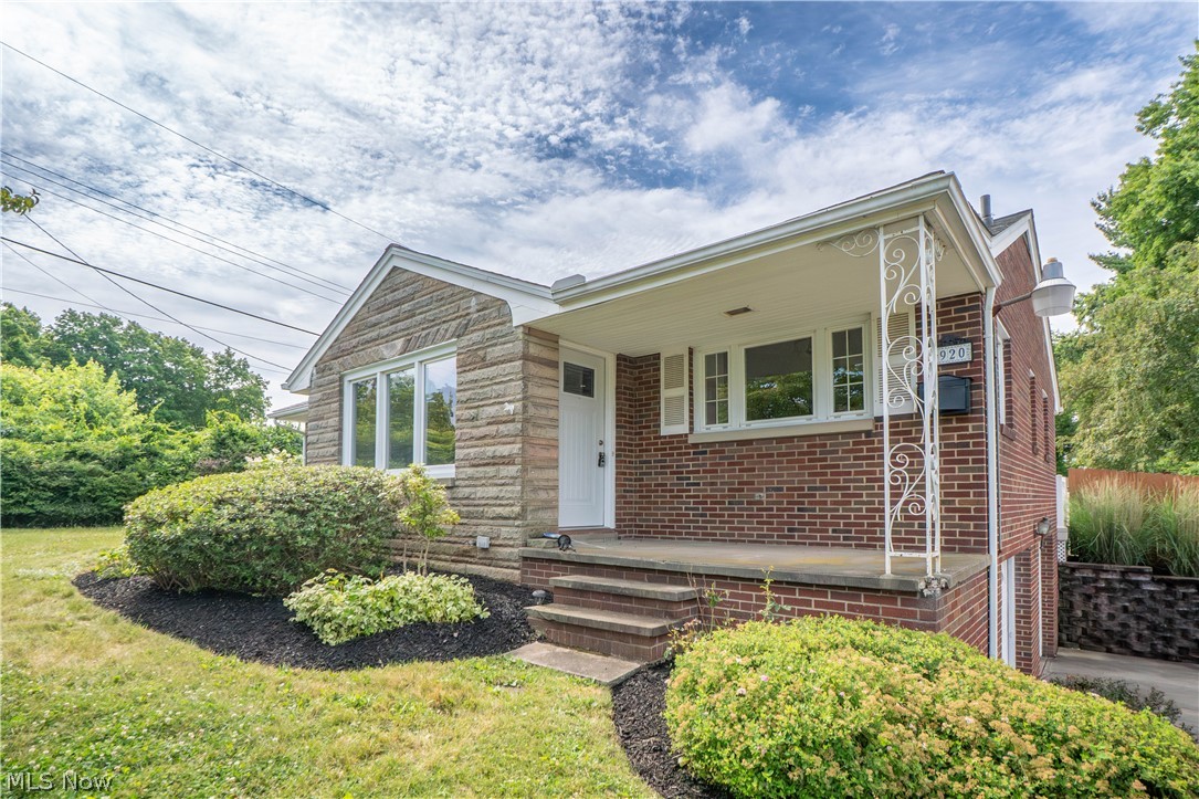 3920 Ashwood Street Northwest Canton, OH 44708 - Photo 2 of 39