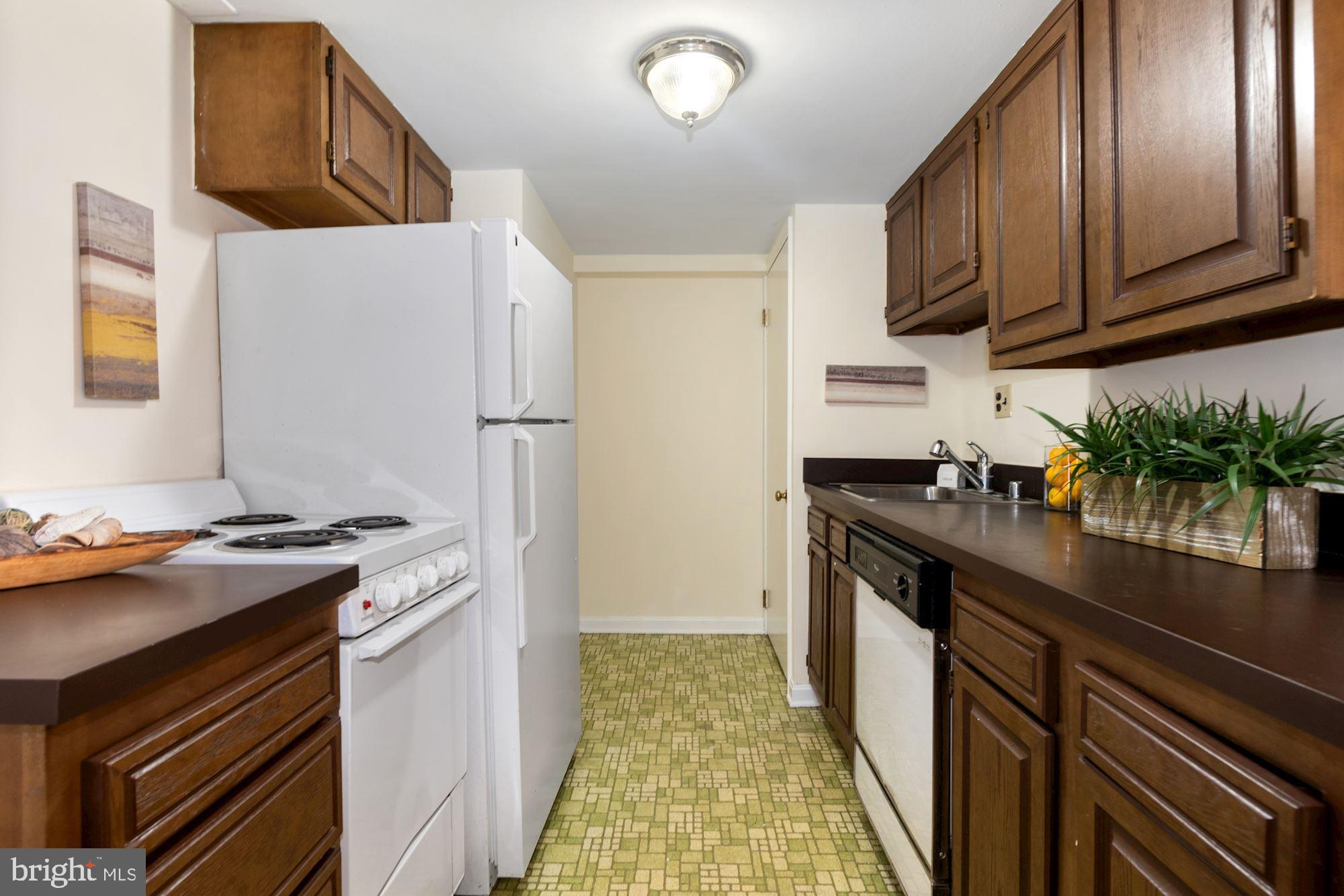 2300 Tunlaw Road Northwest Washington, DC 20007 - Photo 27 of 30 LL--big kitchen