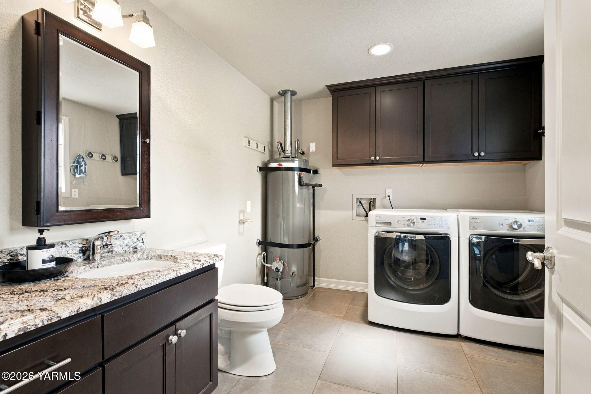 2000 Konnowac Pass Road Moxee, WA 98936 - Photo 35 of 35 Laundry with 1/2 Bath