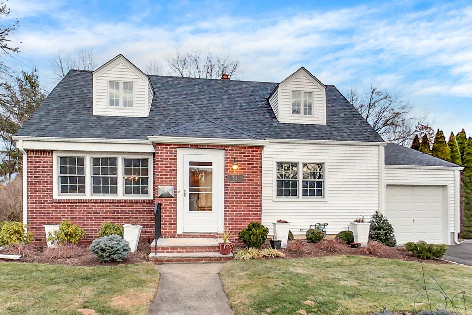 15-11 Radburn Road Fair Lawn, NJ 07410 - Photo 5 of 46