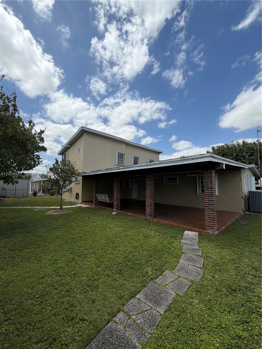 10910 Southwest 40th Street Miami, FL 33165 - Photo 34 of 40