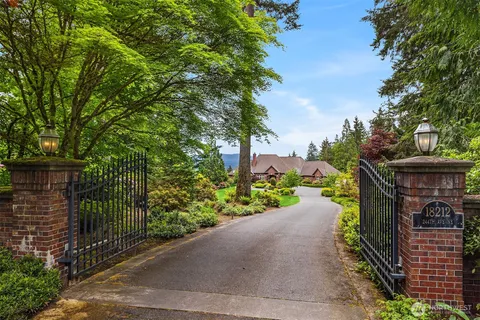 $3,895,000 | 18212 244th Avenue Northeast, Woodinville, WA 98077