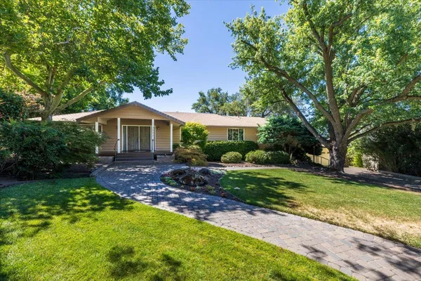 $898,000 | 3941 Orangewood Drive, Fair Oaks, CA 95628
