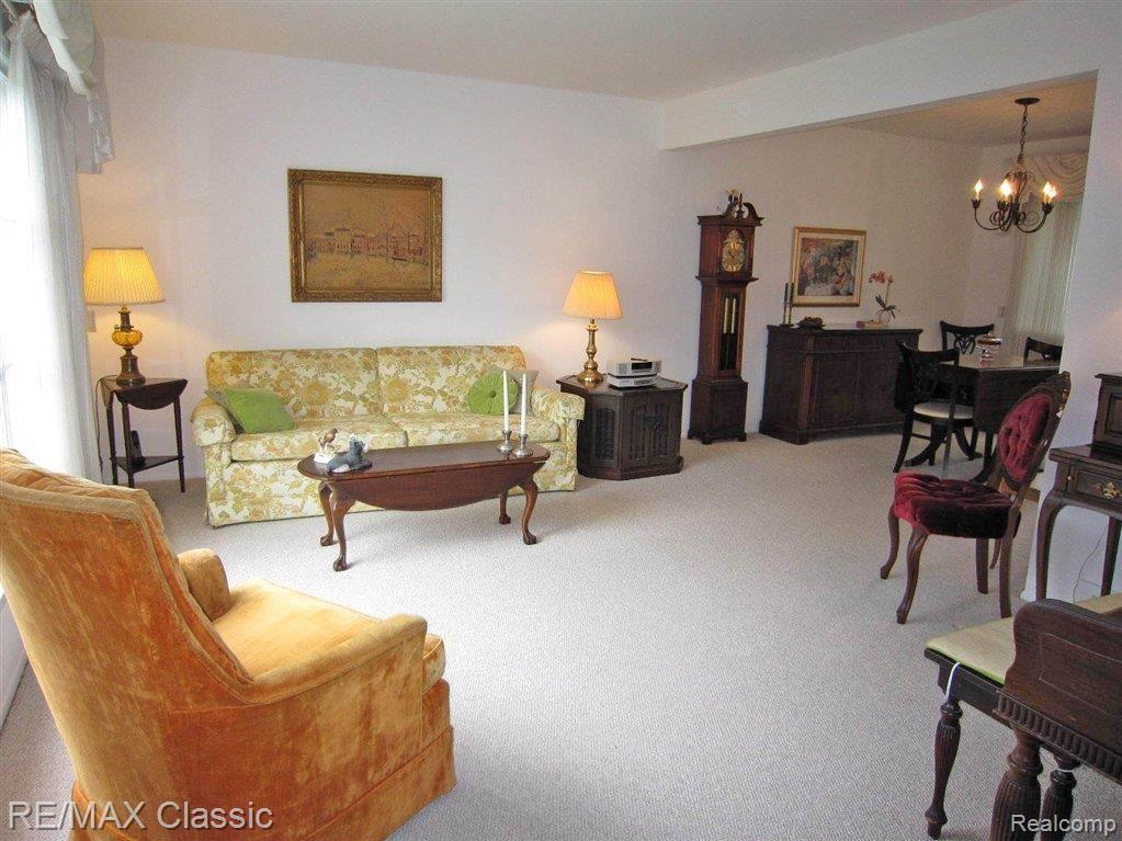 36709 Saxony Road Farmington, MI 48335 - Photo 2 of 12 saxonylr3.jpg