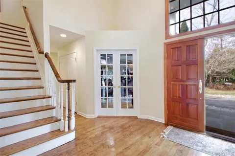 $3,288,000 | 9 Meadowbrook Lane, Old Westbury, NY 11568