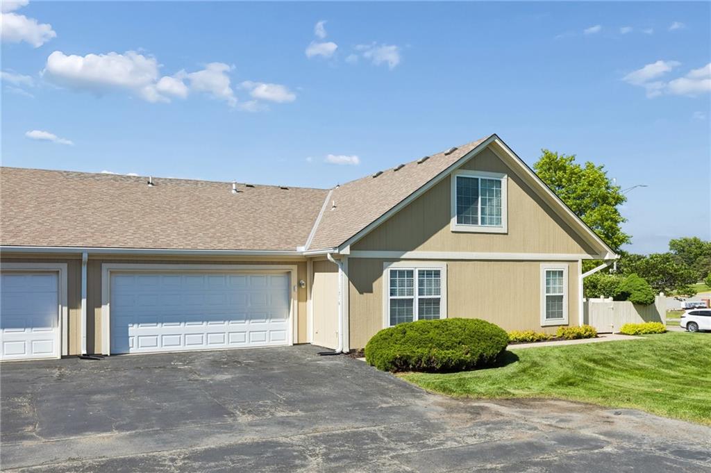 11316 South Pflumm Road Olathe, KS 66215 - Photo 2 of 26