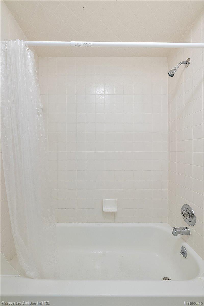 2635 Dorchester Road Birmingham, MI 48009 - Photo 26 of 44
