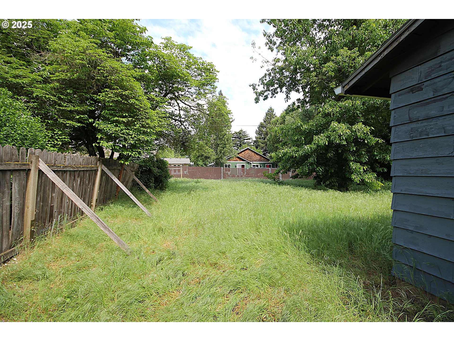 442 Northwest 4th Avenue Canby, OR 97013 - Photo 14 of 39 a view of outdoor space and yard