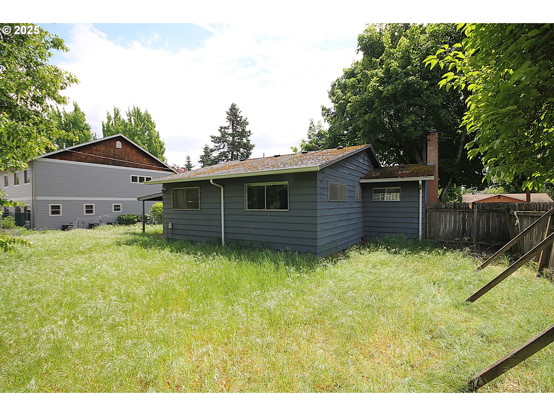 442 Northwest 4th Avenue Canby, OR 97013 - Photo 21 of 39 a house view with a garden space