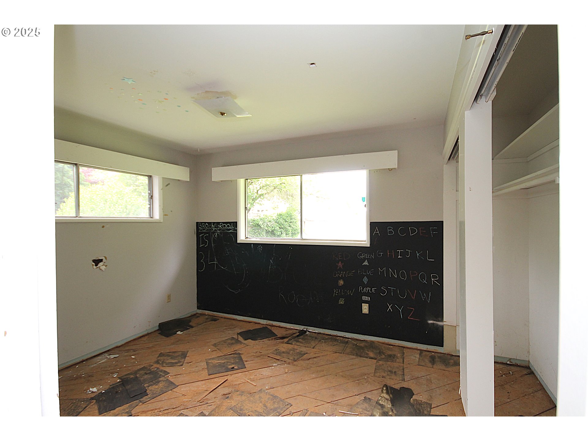 442 Northwest 4th Avenue Canby, OR 97013 - Photo 28 of 39 a view of an empty room and window