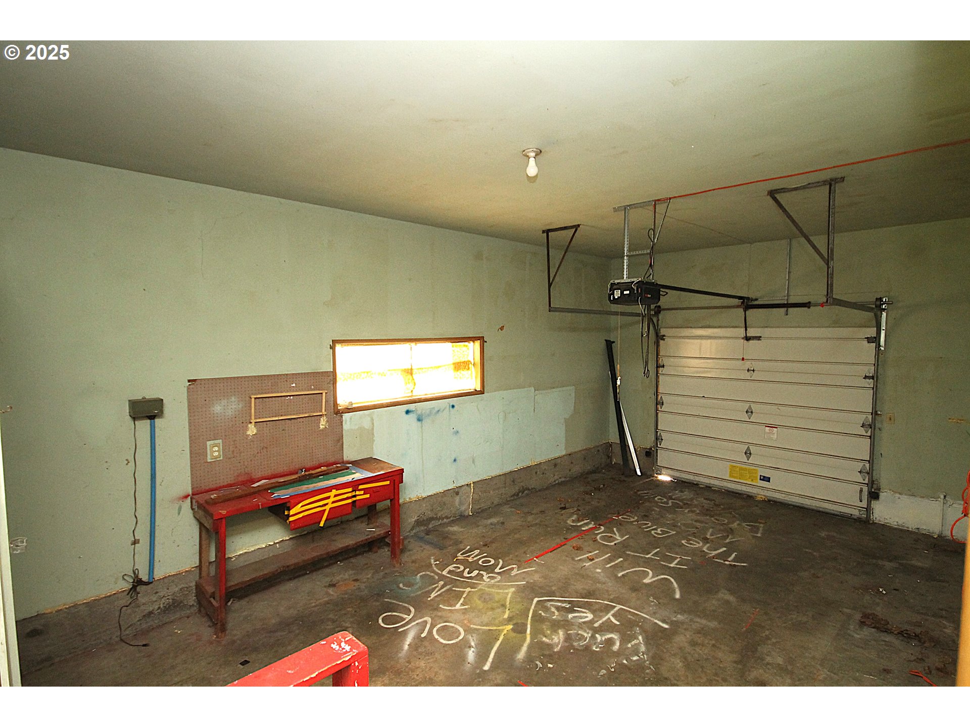 442 Northwest 4th Avenue Canby, OR 97013 - Photo 35 of 39 a room with furniture and a window