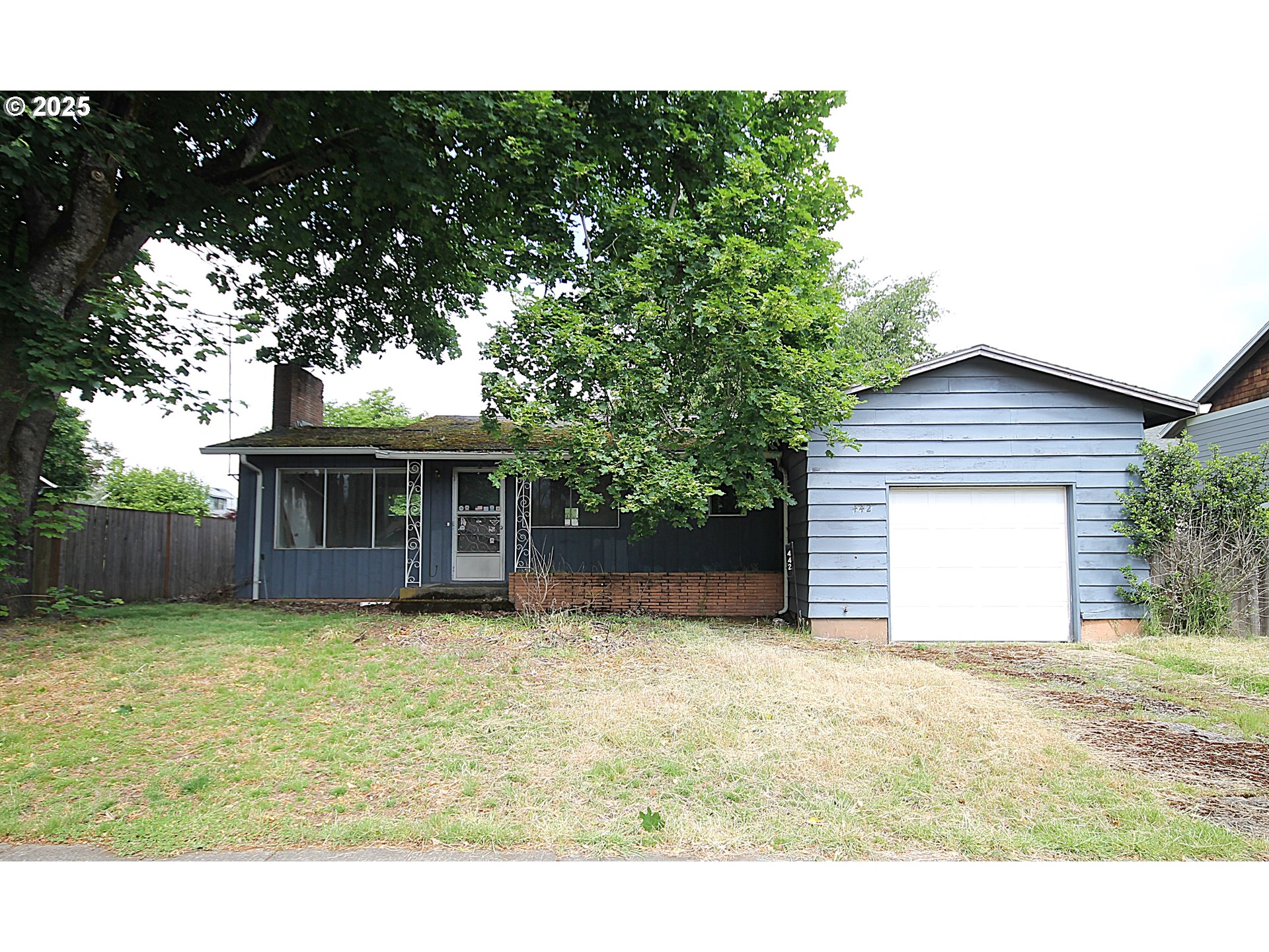 442 Northwest 4th Avenue Canby, OR 97013 - Photo 4 of 39 a view of a house with yard and a garage