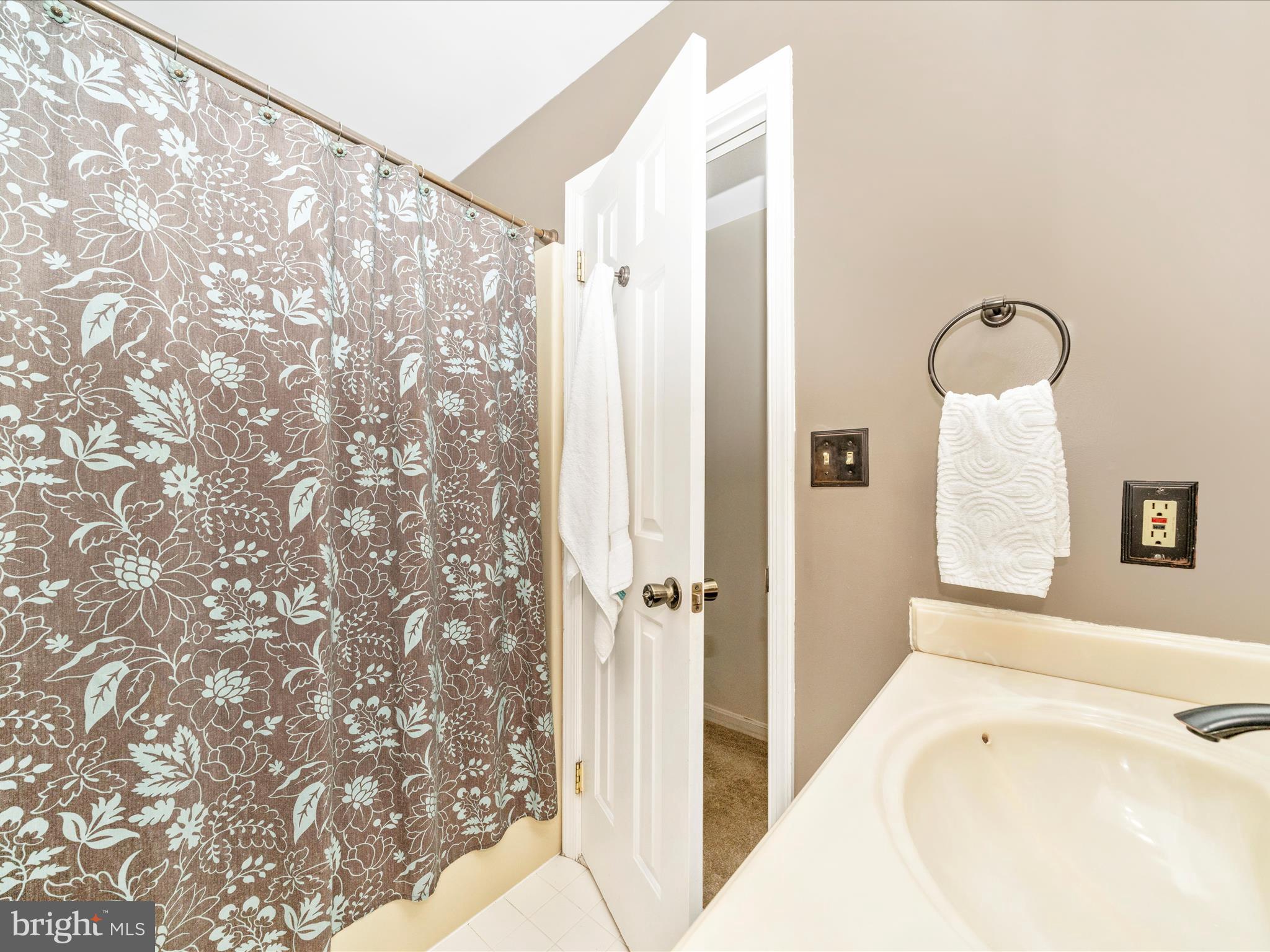 910 Rash Manor Court Westminster, MD 21157 - Photo 31 of 63 Hall Bathroom with Tub/Shower
