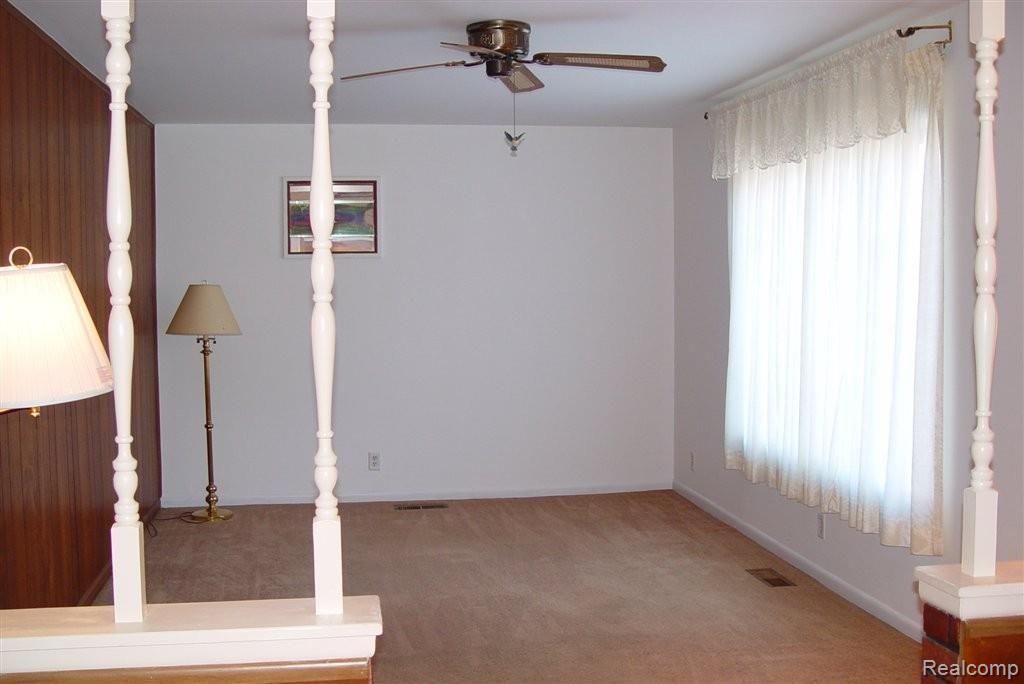 32401 West 9 Mile Road Farmington, MI 48336 - Photo 2 of 19 Living Room