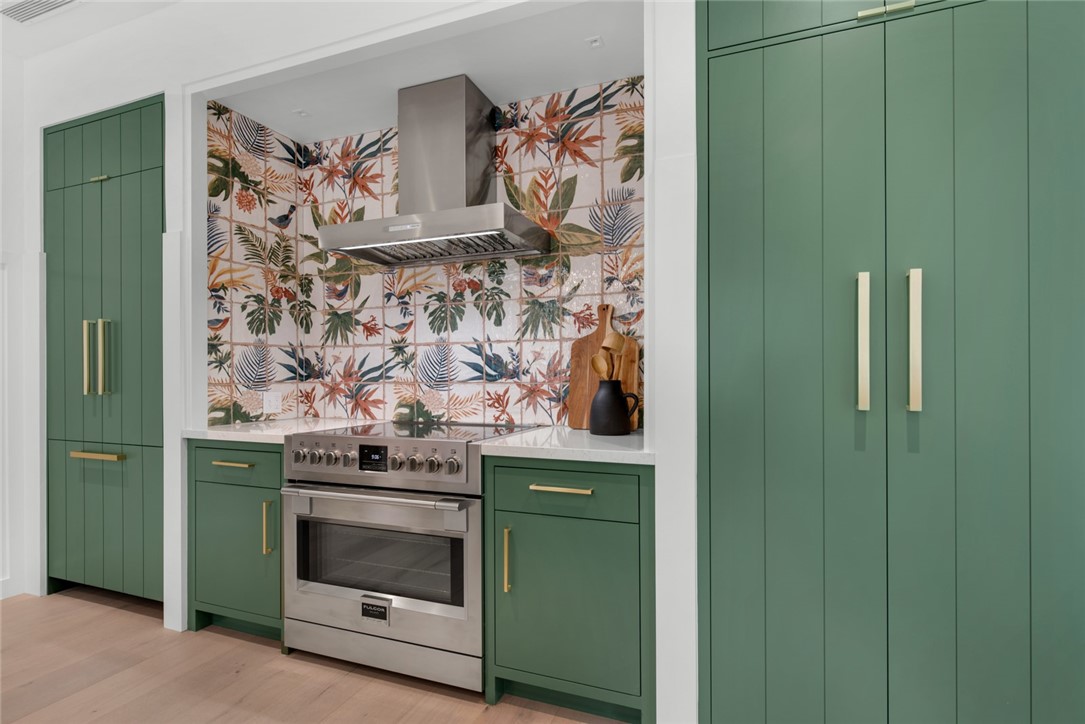 855 Sandfly Lane Vero Beach, FL 32963 - Photo 13 of 35 a kitchen with a stove and a cabinet
