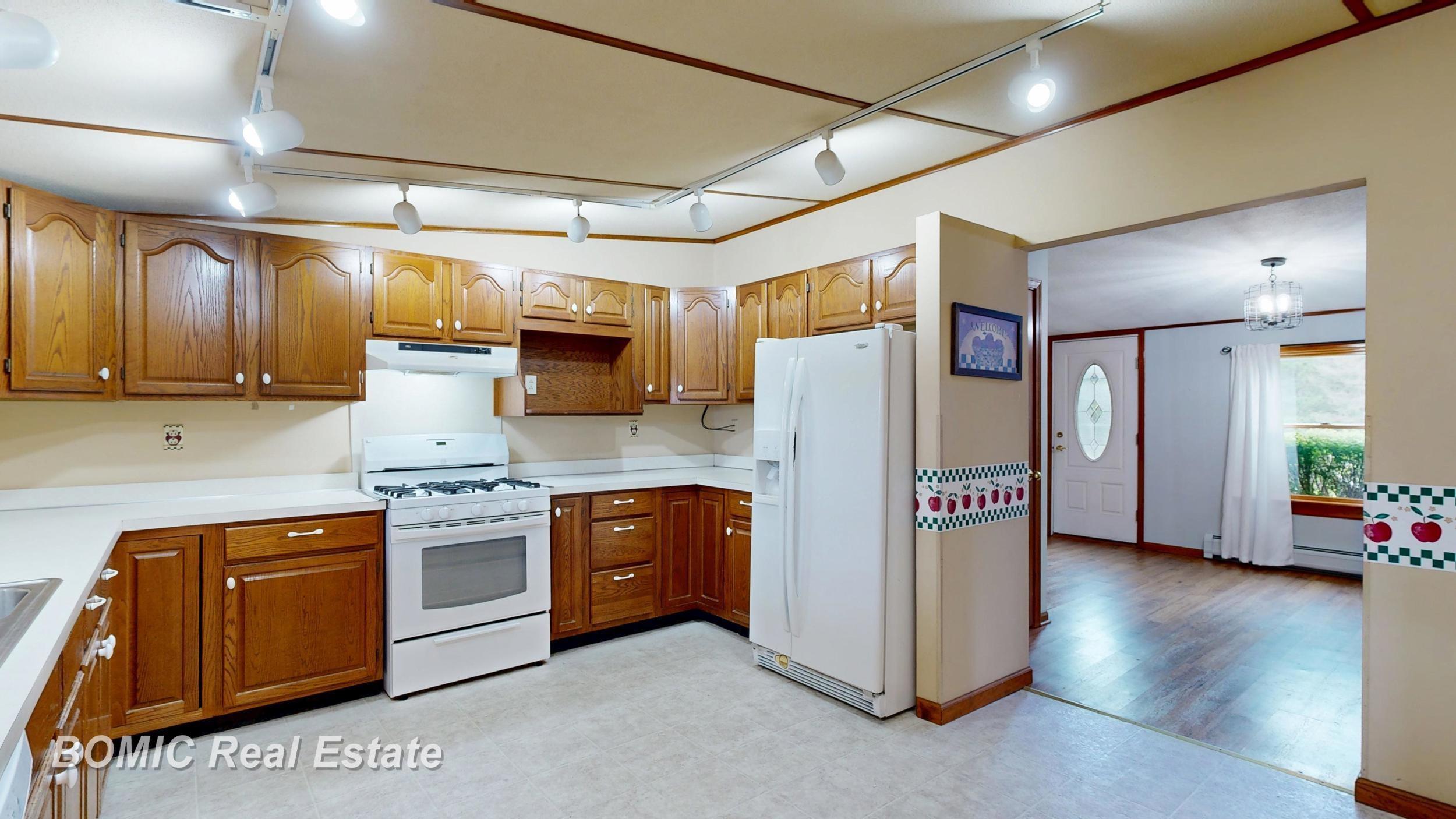 2546 South Sheridan Road Caro, MI 48723 - Photo 4 of 46