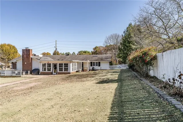 a view of a yard in front of a house