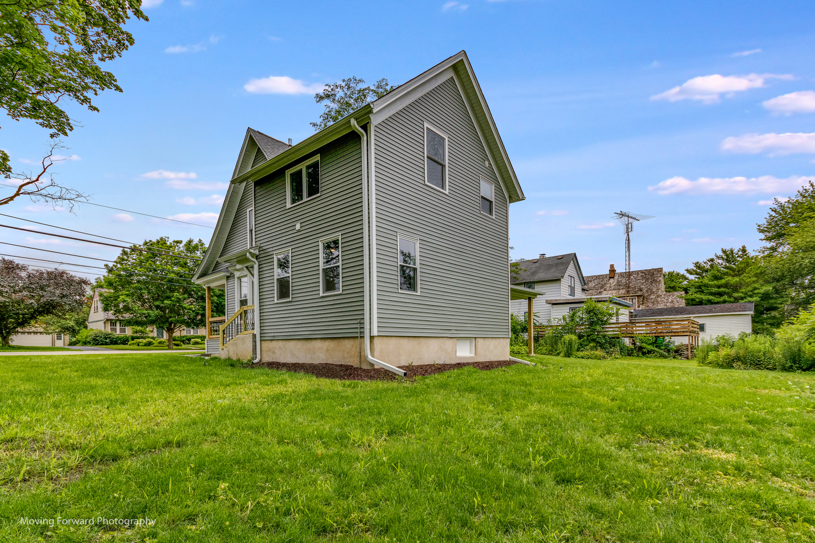 473 East Elm Street Sycamore, IL 60178 - Photo 6 of 53 a front view of house with garden